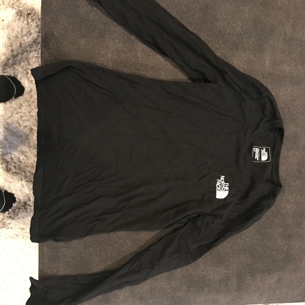 COPY - Black long sleeve north face